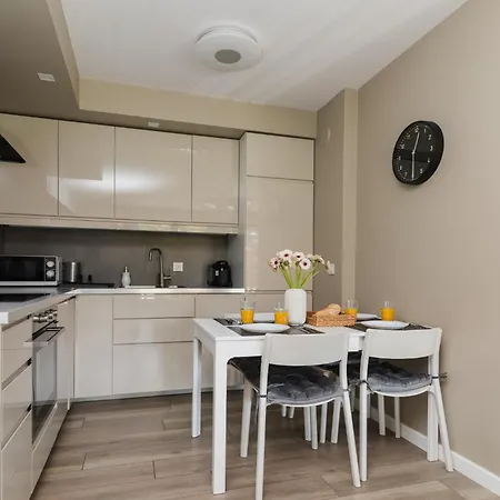 Totu Waterlane Island - Free Parking, Pool, Sauna, Gym *